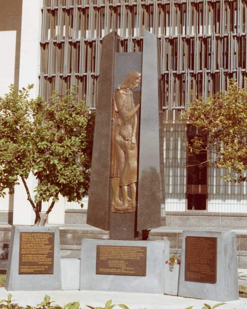 monument1-forced famine memorial-city hall winnipeg326.jpg